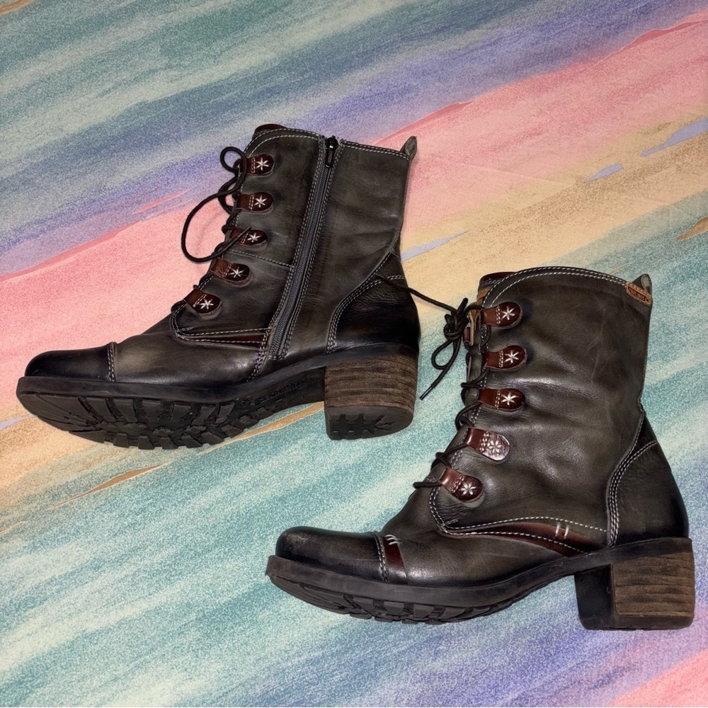 Piikolinos lace up boots women’s size 42